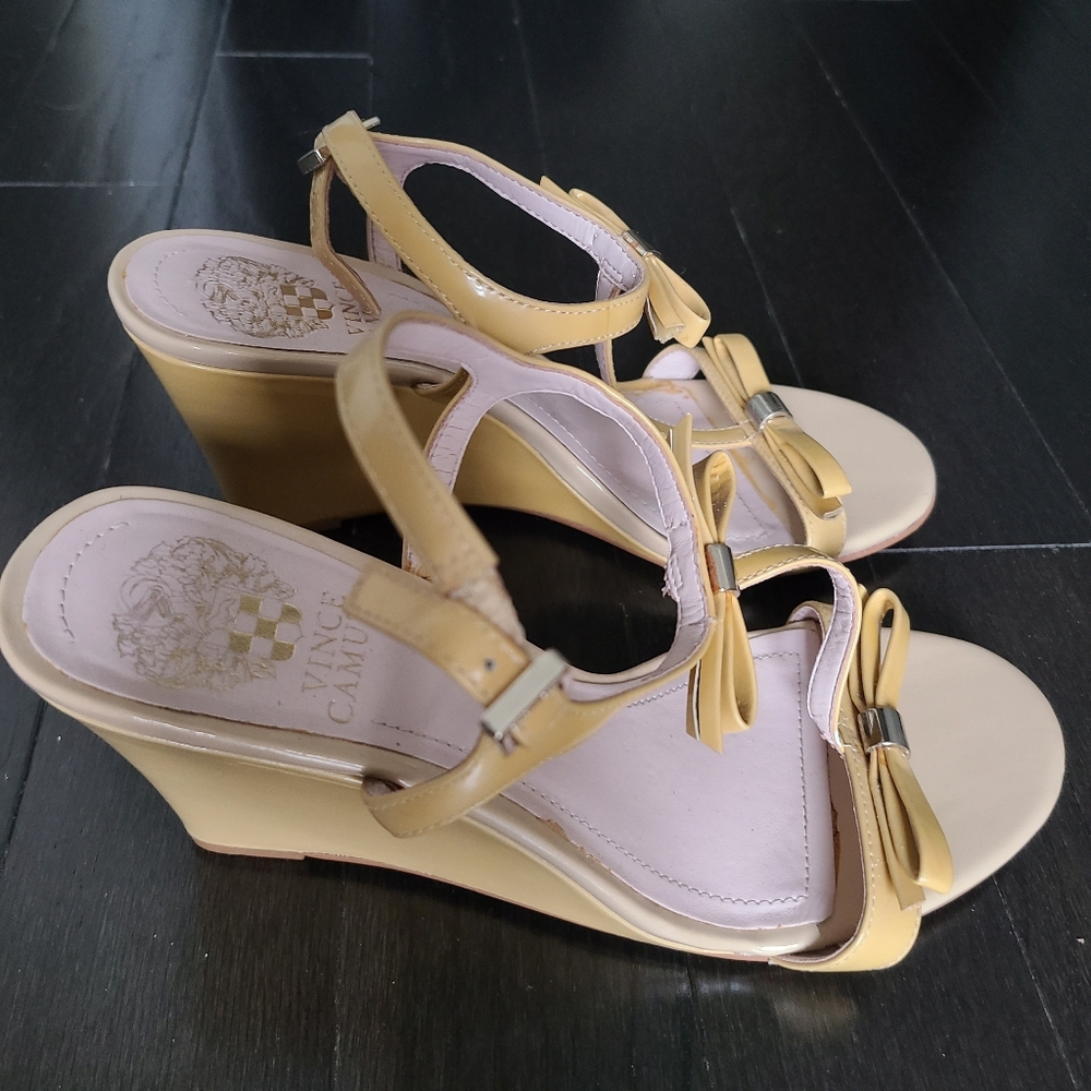 Vince Camuto Hattel Bow Wedge Sandals Size 7.5